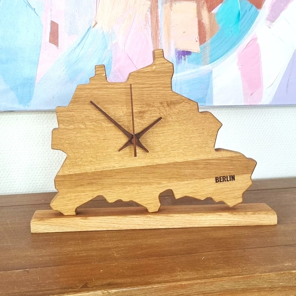 Berlin - Uhr aus Holz